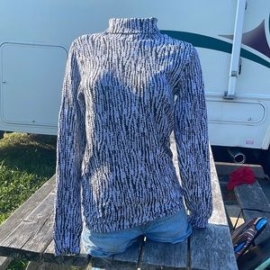 Athleta L/S Black and White Stretch Top
Size Small